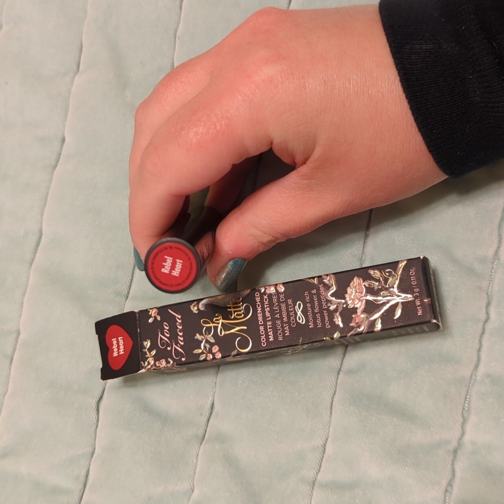 NIB Too Faced La Matte Rebel Heart lipstick - Picture 2 of 2